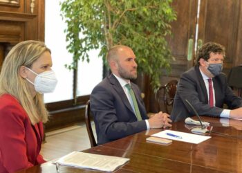 GUZMÁN SALIÓ A CRUZAR A MACRI Y RECHAZÓ QUE SE ESTÉ TOMANDO DEUDA AL 18%: «ES FALSO», DIJO