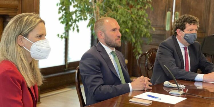 GUZMÁN SALIÓ A CRUZAR A MACRI Y RECHAZÓ QUE SE ESTÉ TOMANDO DEUDA AL 18%: «ES FALSO», DIJO
