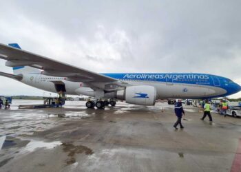 PARTE EL DÉCIMO VUELO DE AEROLÍNEAS ARGENTINAS A MOSCÚ PARA TRAER VACUNAS