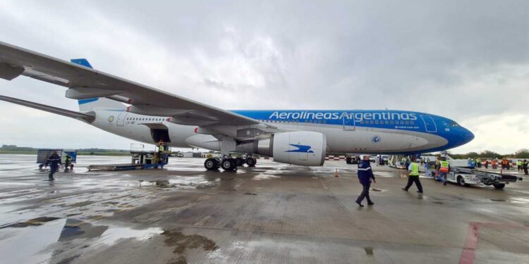 PARTE EL DÉCIMO VUELO DE AEROLÍNEAS ARGENTINAS A MOSCÚ PARA TRAER VACUNAS