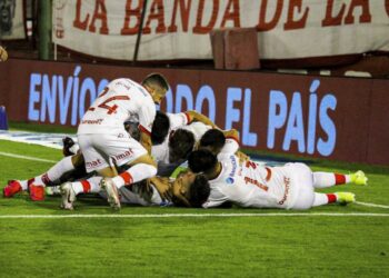 HURACÁN, EN EL REGRESO DE FRANK KUDELKA, EMPATÓ 1 A 1 CON GIMNASIA Y ESGRIMA LA PLATA