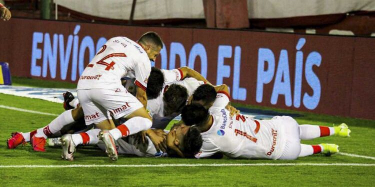 HURACÁN, EN EL REGRESO DE FRANK KUDELKA, EMPATÓ 1 A 1 CON GIMNASIA Y ESGRIMA LA PLATA