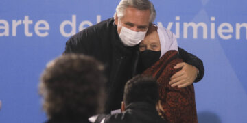 ALBERTO FERNÁNDEZ RESPONDIÓ A LA OPOSICIÓN POR LAS VACUNAS: «QUIEREN QUE LA COMPREN LOS QUE TENGAN PLATA»