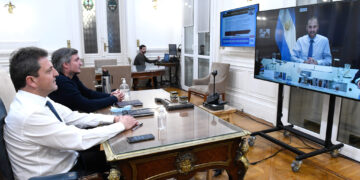 GANANCIAS: MASSA Y MÁXIMO KIRCHNER RECIBIERON A PABLO MOYANO Y OTROS REFERENTES DEL FRENTE SINDICAL