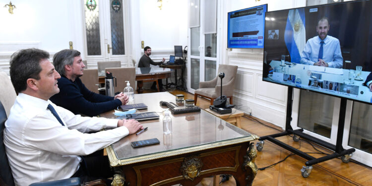 GANANCIAS: MASSA Y MÁXIMO KIRCHNER RECIBIERON A PABLO MOYANO Y OTROS REFERENTES DEL FRENTE SINDICAL