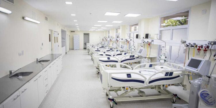 EN 15 DÍAS LAS CAMAS DE TERAPIA INTENSIVA EN LA CIUDAD PASARON DE ESTAR OCUPADAS EN UN 35,1% A UN 61,1%