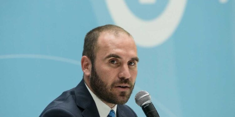 GUZMÁN VIAJA EUROPA PARA SUMAR APOYO POR LA DEUDA CON EL FMI Y EL CLUB DE PARÍS