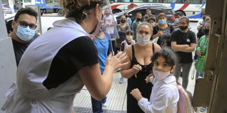 CAFIERO ASEGURÓ QUE LAS CLASES PRESENCIALES SON «PRIORIDAD» POR LO QUE LAS RESTRICCIONES SERÁN EN «OTRAS ACTIVIDADES»
