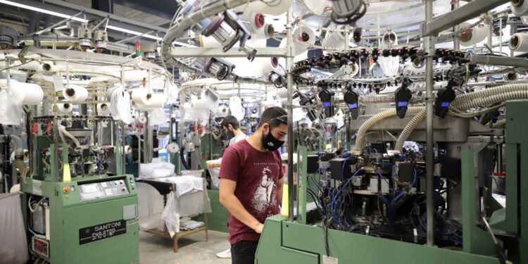 LA INDUSTRIA SUBIÓ 1,6% EN FEBRERO Y ACUMULÓ CUATRO MESES DE ALZAS, INFORMÓ EL INDEC