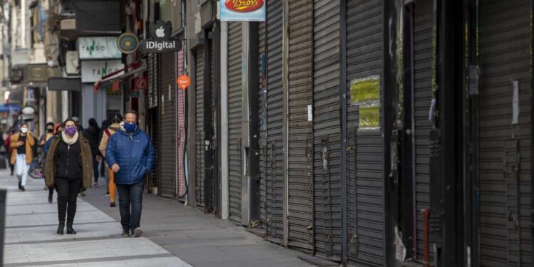 COMERCIANTES ADVIERTEN QUE NO VAN A ACATAR LAS RESTRICCIONES QUE IMPUSO EL GOBIERNO POR LA PANDEMIA