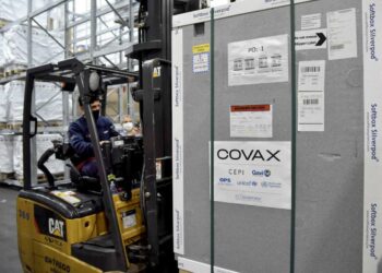 EL DOMINGO LLEGAN A LA ARGENTINA 864.000 VACUNAS DE COVAX