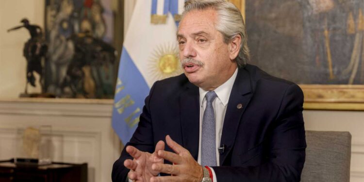 EL TEST PCR DE FERNÁNDEZ DIO POSITIVO Y LA UNIDAD MÉDICA ACLARÓ QUE «EL CUADRO ES LEVE»