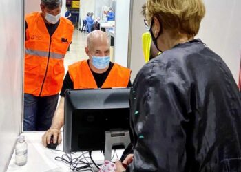 FERNÁNDEZ Y LARRETA COMPARTIERON LA PREOCUPACIÓN POR LA SUBA DE CASOS Y COINCIDIERON EN MANTENER ESCUELAS ABIERTAS