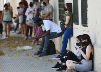 NUEVO PICO DE CONTAGIOS DE CORONAVIRUS EN EL PAÍS: 22.039 EN LAS ÚLTIMAS 24 HORAS