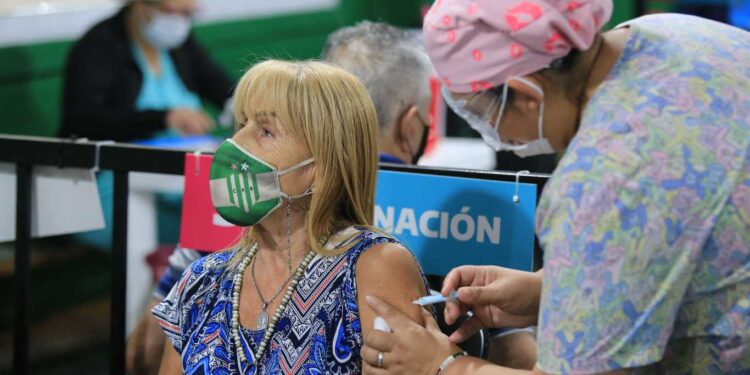 CAFIERO: «TENEMOS 65 MILLONES DE VACUNAS COMPRADAS, PERO HAY DIFICULTADES A NIVEL MUNDIAL»