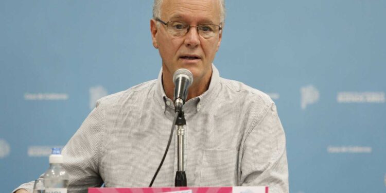 GOLLAN, EN ALERTA SOBRE LA SUBA DE CASOS DE COVID: «LA ALTURA DE LA OLA DEL TSUNAMI CRECE 20 METROS POR DÍA»