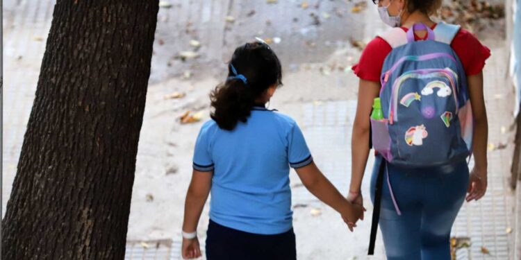 COLEGIOS PRIVADOS ANUNCIAN QUE SIGUEN ABIERTOS AL MENOS HASTA EL JUEVES, PESE AL FALLO DE LA JUSTICIA