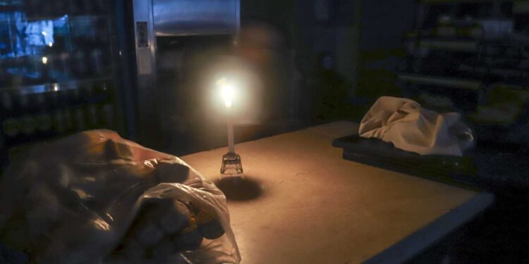 TRAS LA POLÉMICA POR LAS TARIFAS, BASUALDO REAPARECIÓ EN PÚBLICO