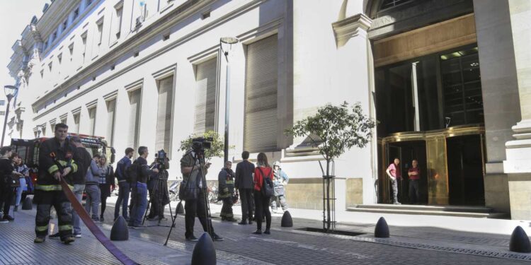 QUIENES RECIBEN LA TARJETA ALIMENTAR TENDRÁN BENEFICIOS DEL BANCO NACIÓN
