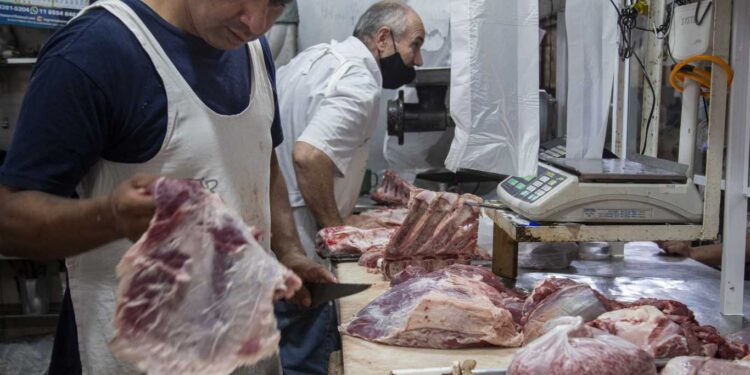 PRODUCTORES EVALÚAN MEDIDAS ANTE LA SUSPENSIÓN DE LAS EXPORTACIONES DE CARNE