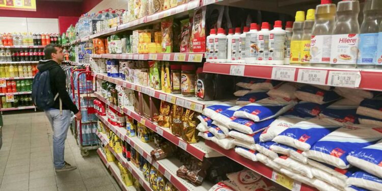 VENTAS MINORISTAS PYMES CAYERON 8,3 POR CIENTO EN ABRIL