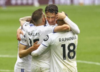 EL LEEDS DE BIELSA LE GANÓ A OTRO «GRANDE»: 3-1 AL TOTTENHAM; CITY Y CHELSEA DEFINEN EL TÍTULO DE LA PREMIER