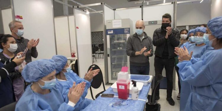 EN UN MES LA OCUPACIÓN DE LAS CAMAS DE TERAPIA DE LOS HOSPITALES PÚBLICOS PORTEÑOS CRECIÓ CASI UN 36%