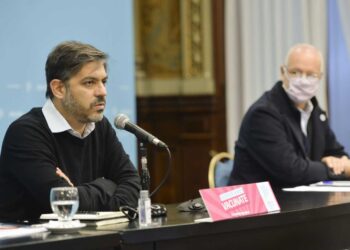 LA PROVINCIA APUNTÓ A MACRI POR VACUNARSE EN MIAMI Y CUESTIONÓ SU «PREPOTENCIA»