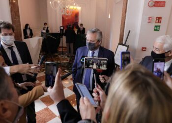 ALBERTO FERNÁNDEZ REGRESÓ AL PAÍS TRAS LA GIRA POR EUROPA: «ALCANZAMOS LOS OBJETIVOS QUE NOS HABÍAMOS FIJADO»