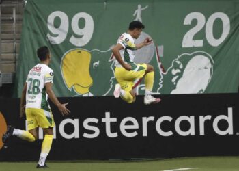 DEFENSA CONSIGUIÓ UN TREMENDO TRIUNFO SOBRE PALMEIRAS 4 A 3 Y CLASIFICÓ A OCTAVOS DE FINAL