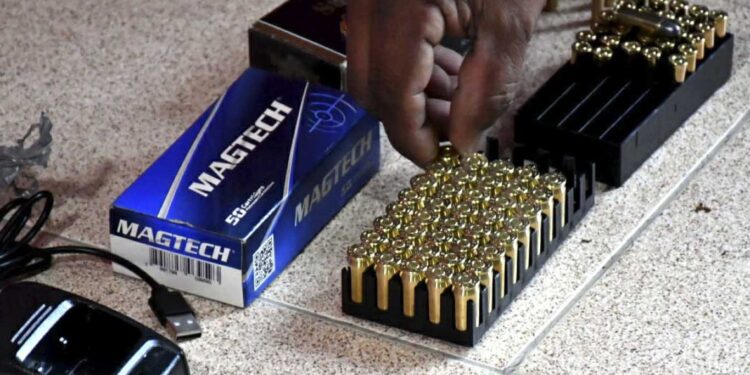 DESCUBRIERON UN ARSENAL EN VILLA LUGANO Y SECUESTRARON MÁS DE 15 MIL DOSIS DE COCAÍNA Y NUEVE MIL DE MARIHUANA