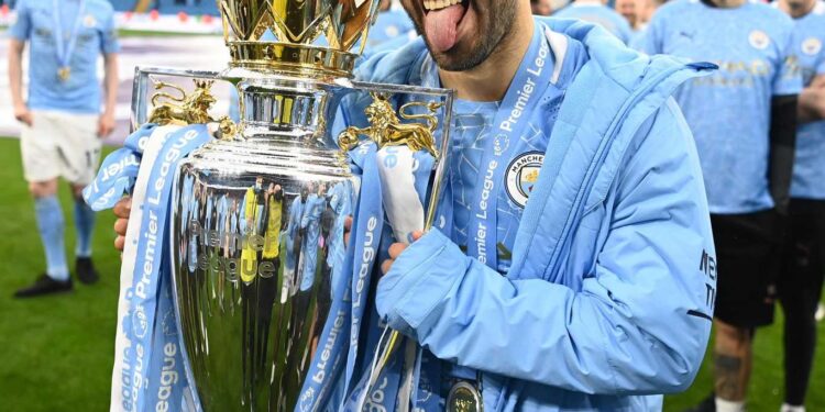 AGÜERO SE DESPIDIÓ DE LA GENTE DE MANCHESTER CITY CON UN DOBLETE EN LA GOLEADA SOBRE EVERTON