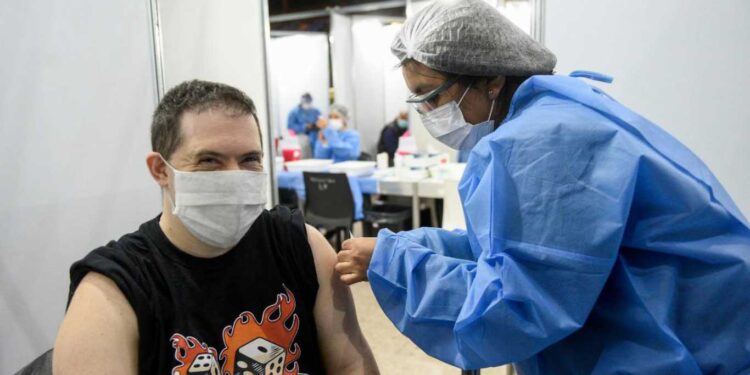 LOS SINDICATOS DE TRABAJADORES ESENCIALES RECLAMAN MÁS DE 1,3 MILLONES DE VACUNAS