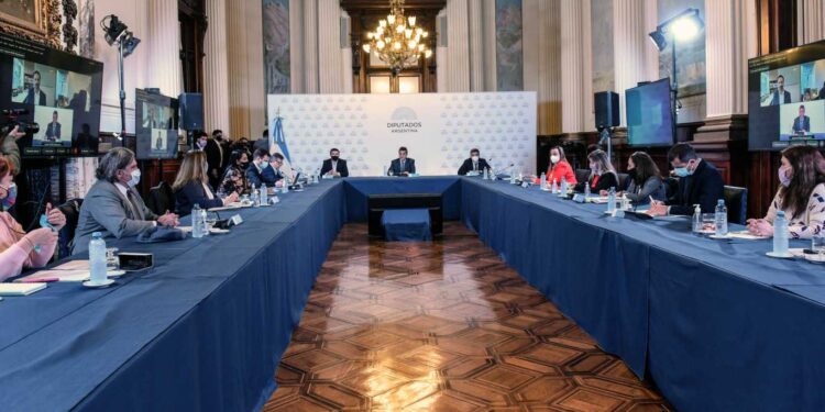 LA RESPUESTA DE VIZZOTTI A BULLRICH TRAS LA PRESENTACIÓN DE LOS LABORATORIOS EN EL CONGRESO