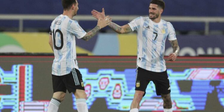 ¿MESSI ESTÁ HOMENAJEANDO A MARADONA EN CADA UNO DE SUS FESTEJOS DE GOL?