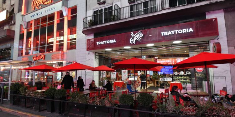 ECONOMISTAS ADVIERTEN QUE LA INVERSIÓN ESTÁ «POR EL PISO» Y PRONOSTICAN UNA INFLACIÓN SUPERIOR AL 40% PARA 2021