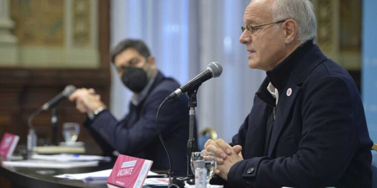 GOLLÁN: «CUANDO ANUNCIAMOS QUE LLEGAN MILLONES DE VACUNAS, LA OPOSICIÓN SE ENOJA MUCHO»