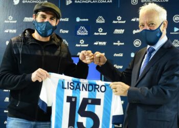 LA VUELTA DEL ÍDOLO: LISANDRO LÓPEZ FIRMÓ EL CONTRATO PARA SU TERCER CICLO EN RACING