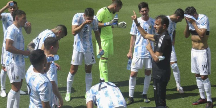 BATISTA DIO LA FÓRMULA PARA EL DEBUT DE LA SELECCIÓN DE FÚTBOL ANTE AUSTRALIA: «TENEMOS QUE MANEJAR LOS TIEMPOS»