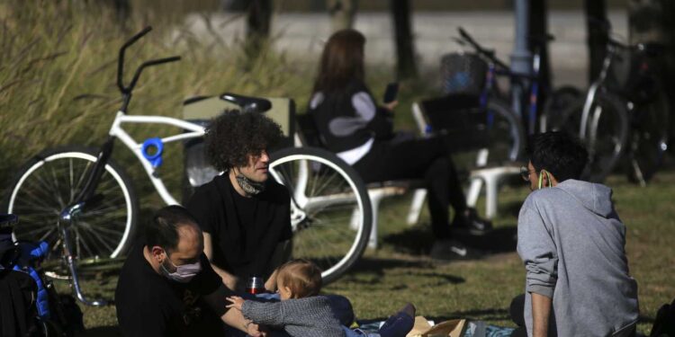 LA SEMANA SE INICIA CON TIEMPO AGRADABLE Y TEMPERATURAS MÁS ALTAS, PERO EL MIÉRCOLES LLEGARÍAN LAS LLUVIAS