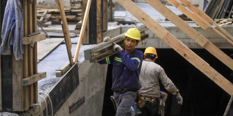 LEVE MEJORA DE LAS EXPECTATIVAS DE EMPRESAS CONSTRUCTORAS