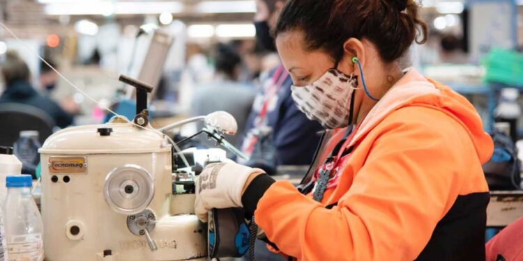 EN ABRIL CRECIÓ EL EMPLEO FABRIL, PERO LA RECUPERACIÓN AÚN ES HETEROGÉNEA, SEGÚN LA UIA