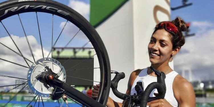 PESE A COMPLICACIONES FÍSICAS, ROMINA BIAGIOLI COMPLETÓ LA PRUEBA DE TRIATLÓN Y FINALIZÓ EN EL PUESTO 33