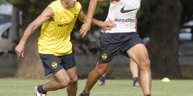 BOCA SE ENTRENÓ A PUERTAS ABIERTAS Y BATTAGLIA PIENSA EN UN EQUIPO CON TRES DELANTEROS