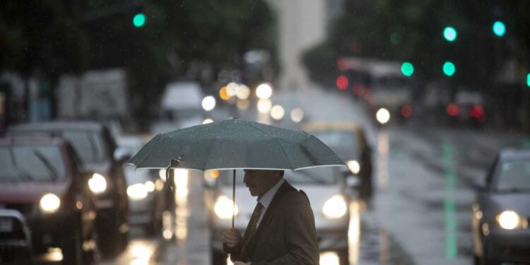 CON MOMENTOS DE FUERTE LLUVIA Y AMENAZA DE GRANIZO, FINALMENTE LLEGÓ LA TORMENTA DE SANTA ROSA