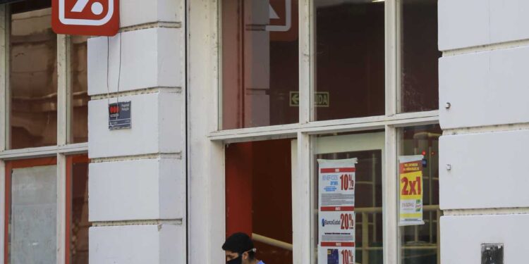 UNA FAMILIA PORTEÑA NECESITÓ EN AGOSTO $67.780 PARA NO SER POBRE, 1,85% MÁS QUE EN JULIO