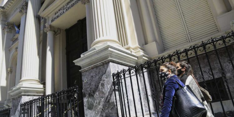 EL COSTO DE MANTENER EL TIPO DE CAMBIO: EL BCRA VENDIÓ EN LA SEMANA MÁS DE USD 370 MILLONES