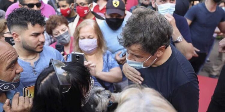 SANZ ACUSÓ AL PRO DE «INVISIBILIZAR» A MANES CON SU «APARATO DE INFRAESTRUCTURA DE CAMPAÑA»