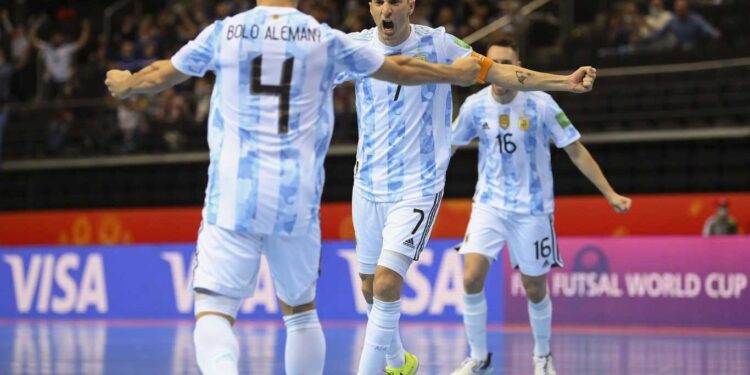 ARGENTINA VENCIÓ A RUSIA POR PENALES Y SE METIÓ EN LAS SEMIFINALES DEL MUNDIAL DE FUTSAL