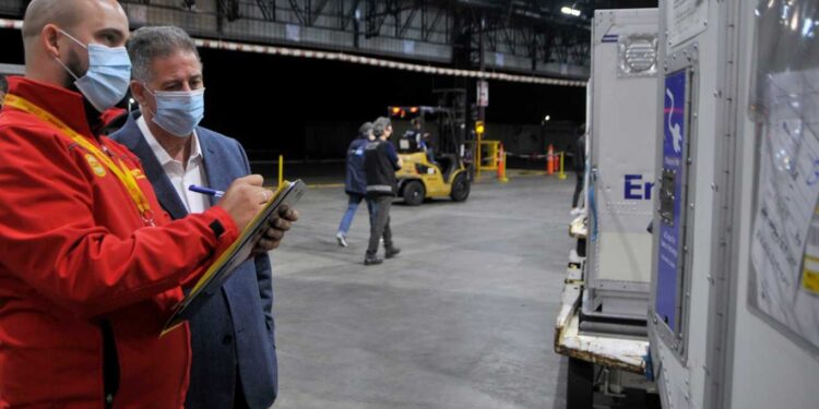 LOS ARGENTINOS VACUNADOS EN EL EXTERIOR YA PUEDEN VALIDAR SU CONSTANCIA